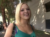 Vidéo porno mobile : He fucks a sweet blonde for the aperitif!